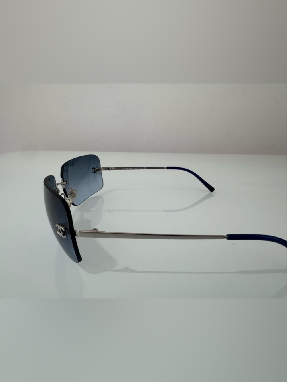 Vintage CHANEL Silver-Trim Rimless Sunglasses with Blue Gradient Lenses - Picture 4 of 11